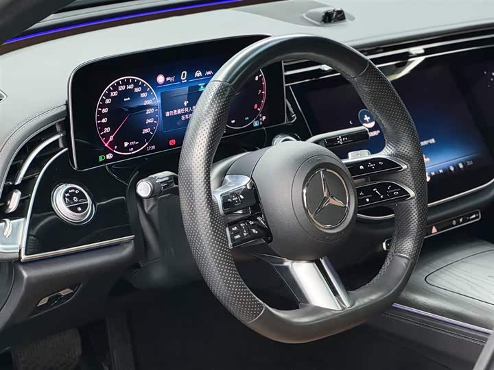 Фото 7 - Mercedes-Benz E-Class