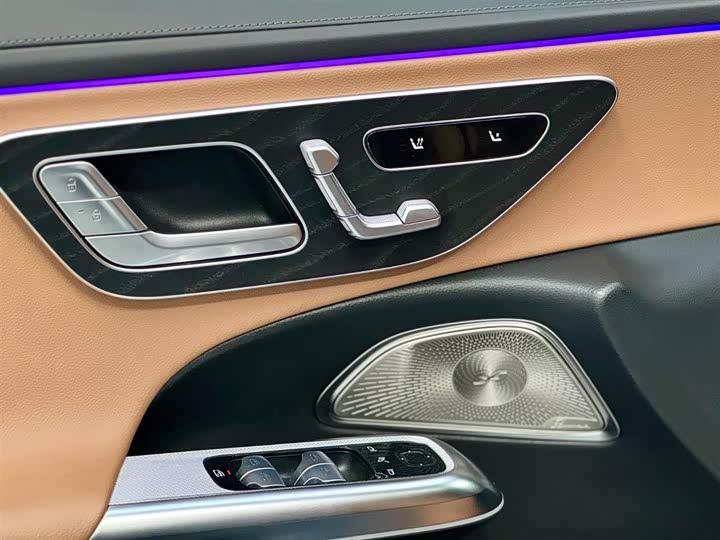 Фото 8 - Mercedes-Benz E-Class