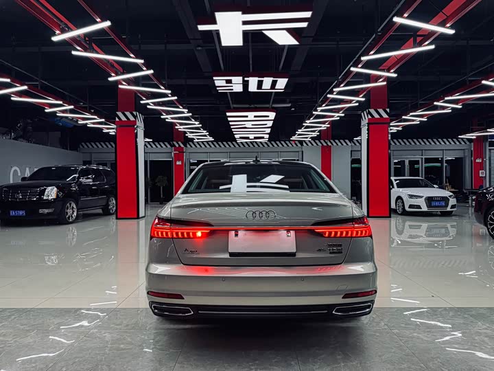 Фото 5 - Audi A6L