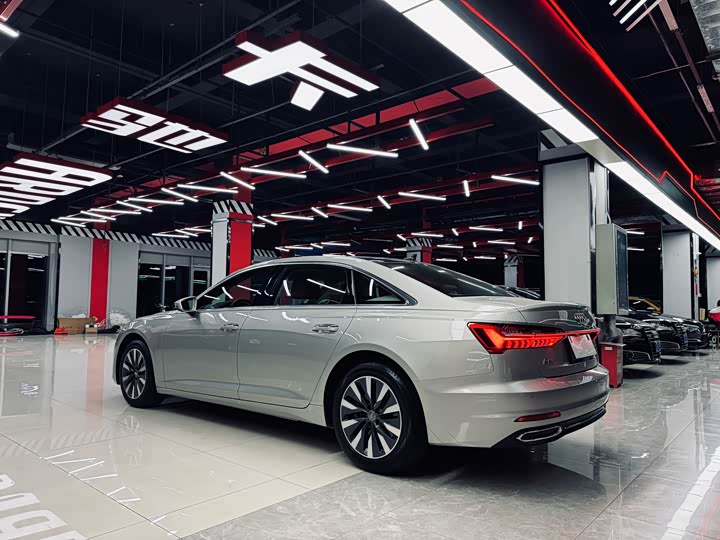 Фото 6 - Audi A6L