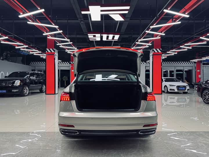 Фото 8 - Audi A6L