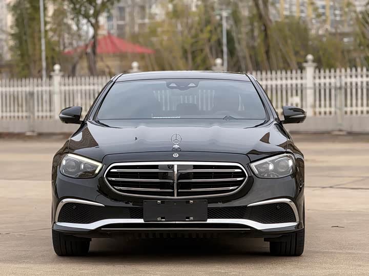 Фото 1 - Mercedes-Benz E-Class