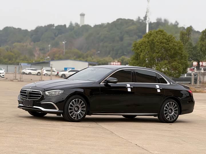 Фото 3 - Mercedes-Benz E-Class