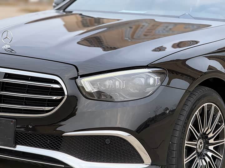 Фото 4 - Mercedes-Benz E-Class