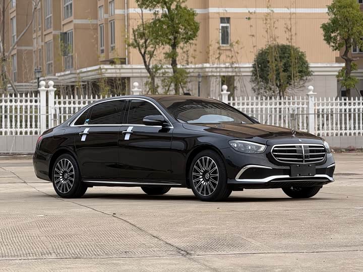 Фото 5 - Mercedes-Benz E-Class