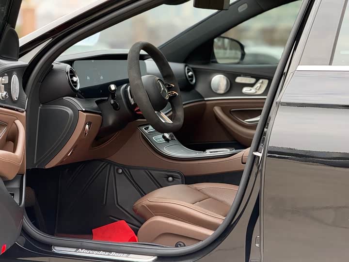 Фото 7 - Mercedes-Benz E-Class