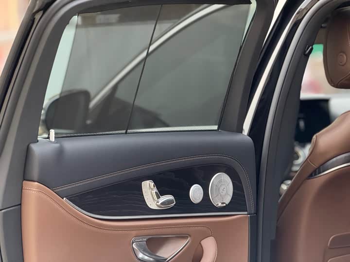 Фото 9 - Mercedes-Benz E-Class