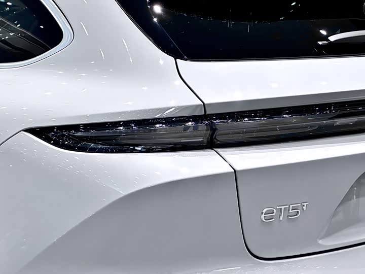 Фото 6 - Nio ET5T