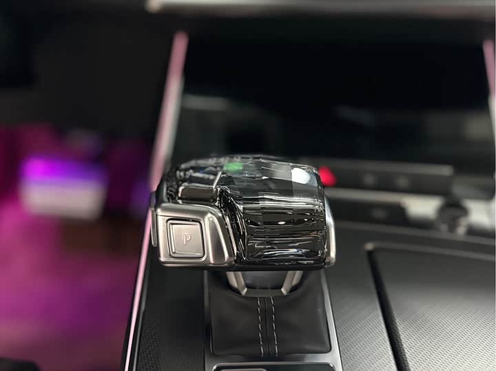 Фото 8 - Audi A7L