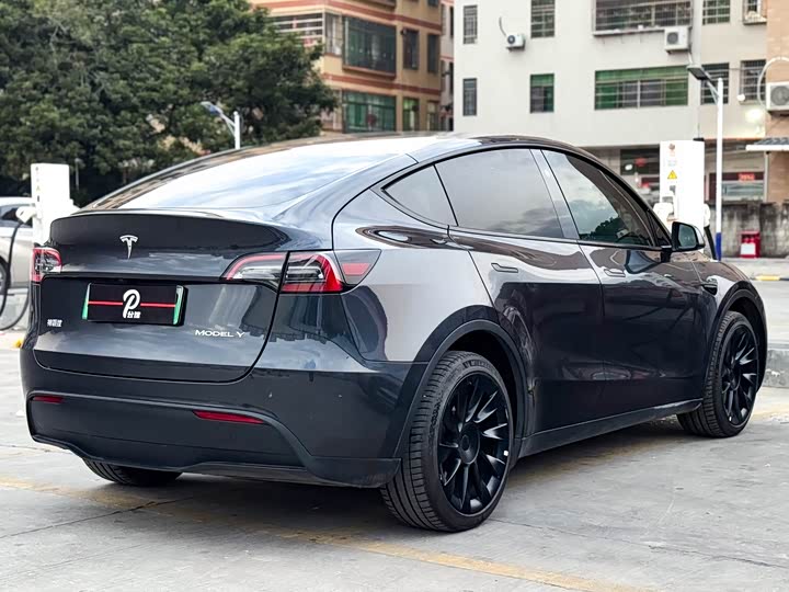 Фото 6 - Tesla Model Y