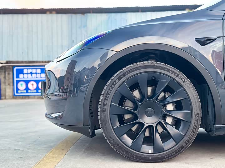 Фото 8 - Tesla Model Y