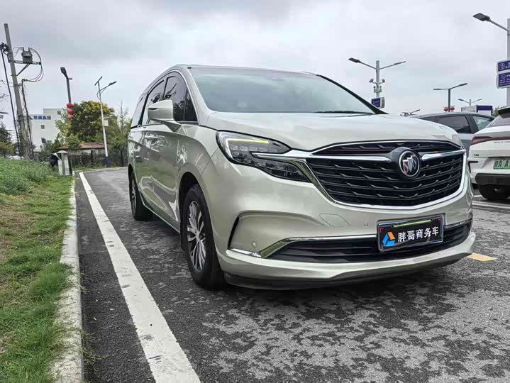 Фото 3 - Buick GL8 ES