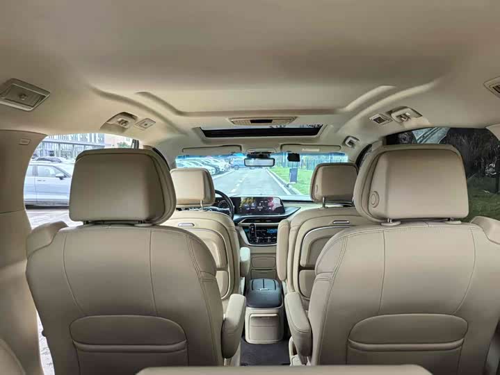 Фото 4 - Buick GL8 ES