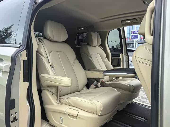 Фото 7 - Buick GL8 ES