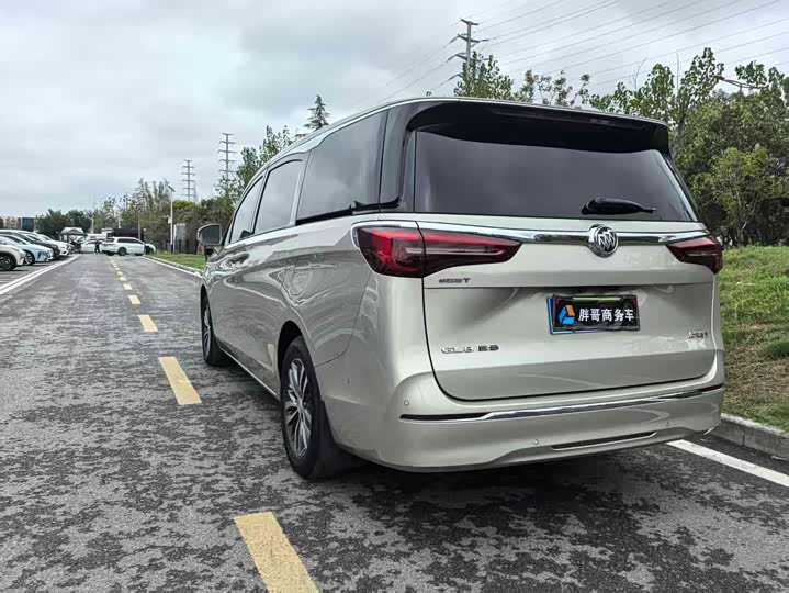 Фото 9 - Buick GL8 ES