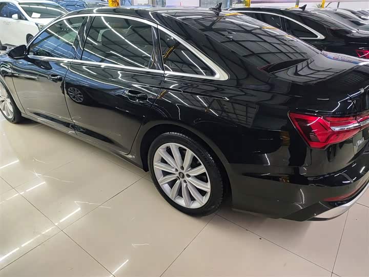 Фото 5 - Audi A6L