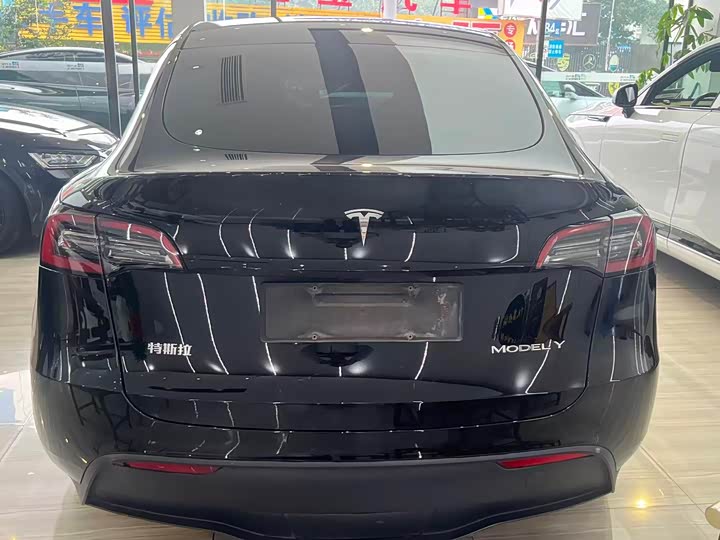 Фото 6 - Tesla Model Y