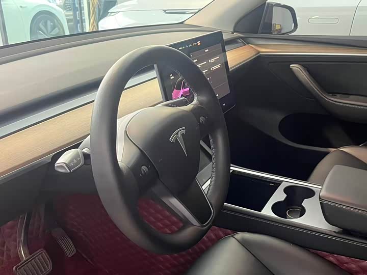 Фото 9 - Tesla Model Y