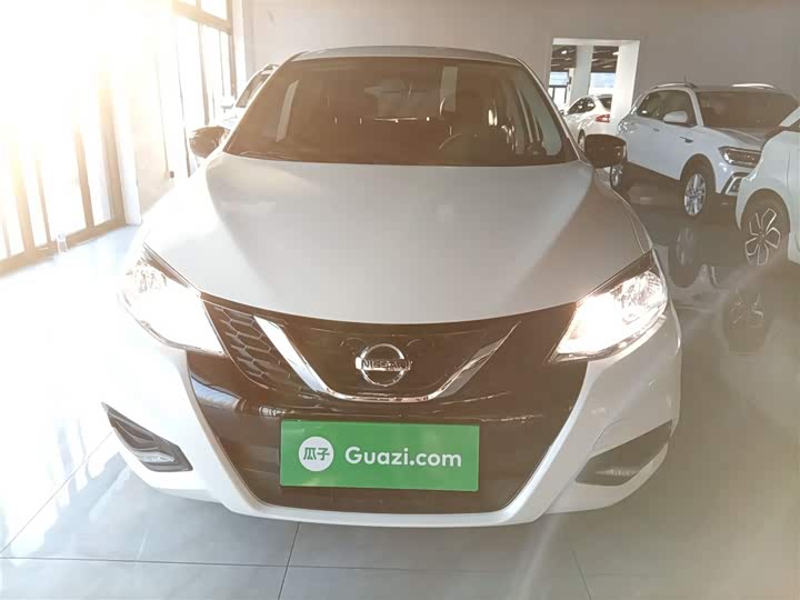 Фото 3 - Nissan Tiida