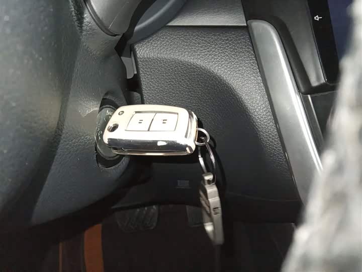 Фото 9 - Nissan Tiida