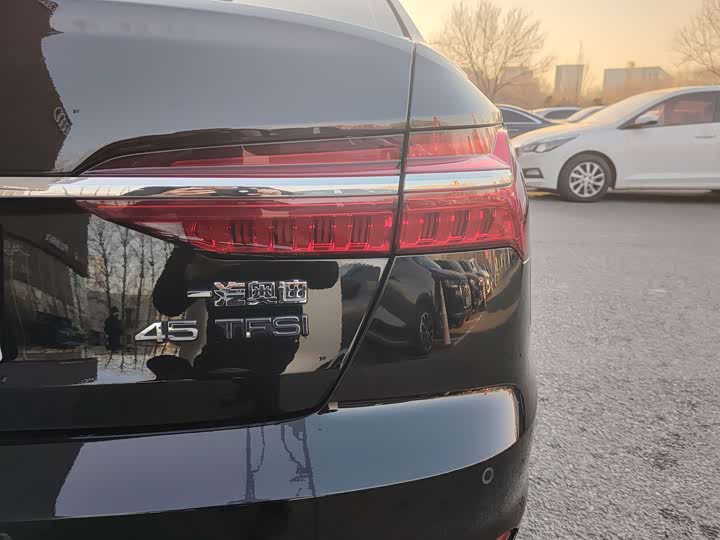 Фото 6 - Audi A6L