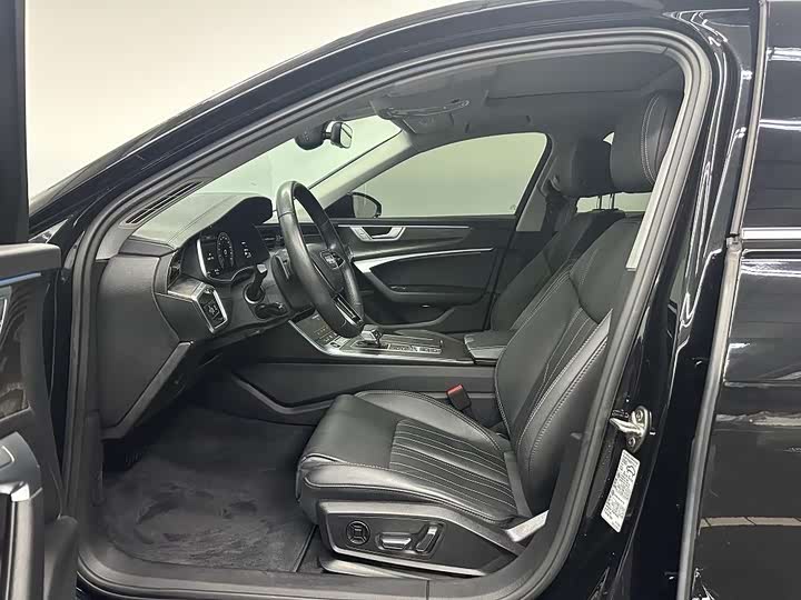 Фото 7 - Audi A6L