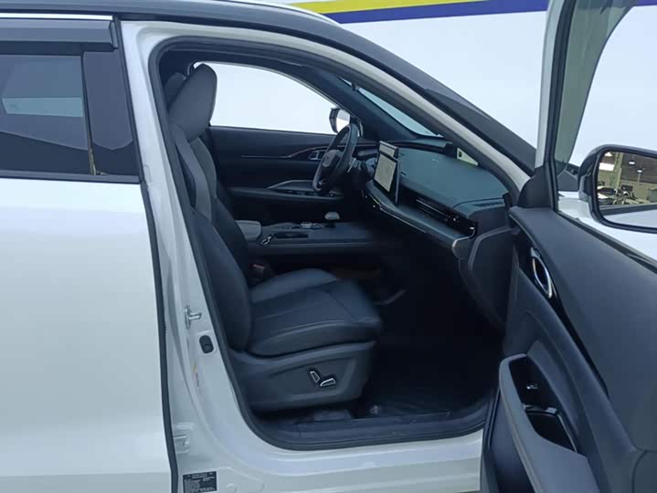 Фото 8 - Changan Oshan Z6 Hybrid