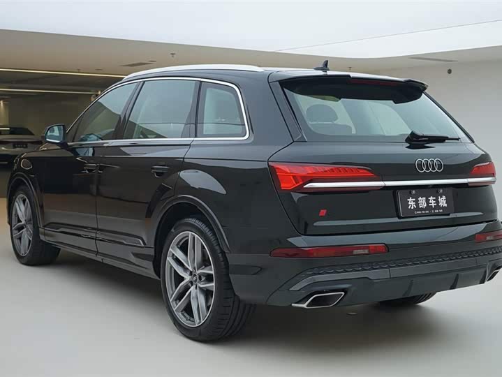 Фото 4 - Audi Q7