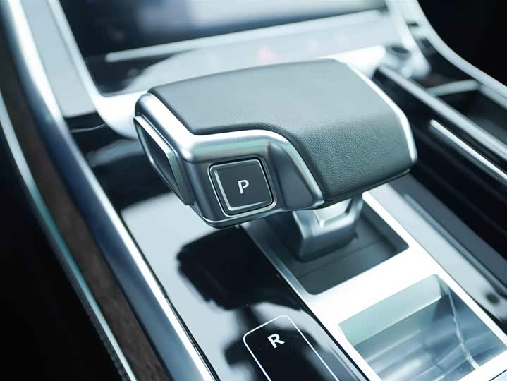 Фото 9 - Audi Q7