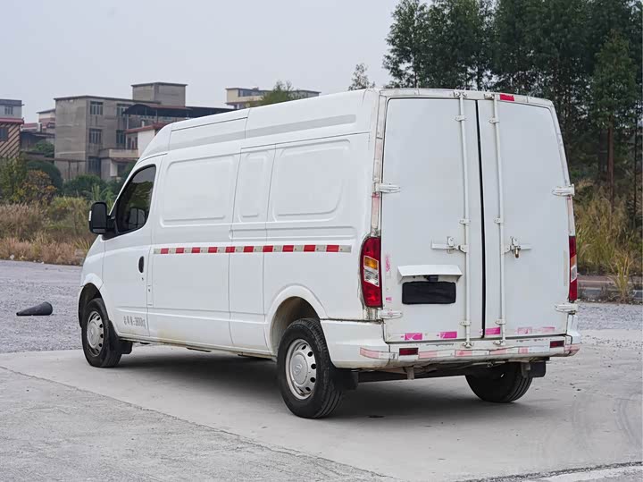 Фото 4 - Maxus V80