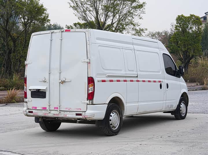 Фото 5 - Maxus V80