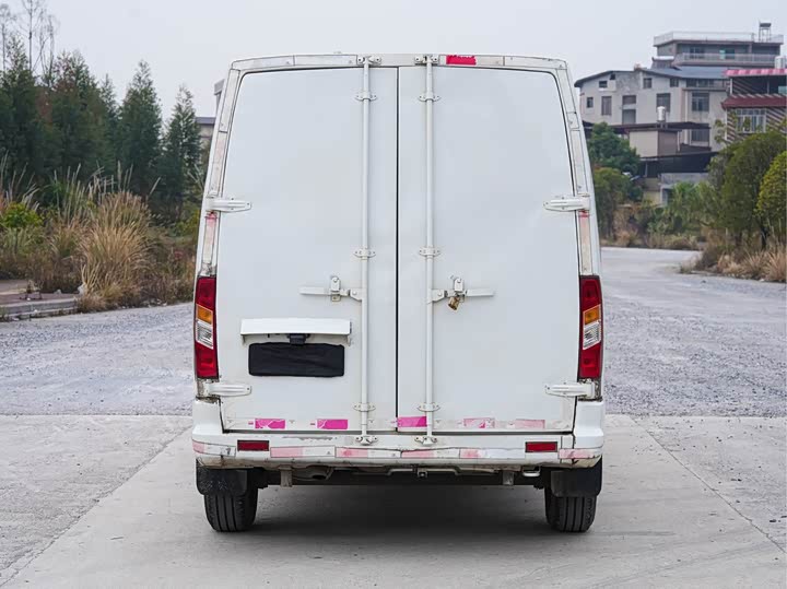 Фото 8 - Maxus V80