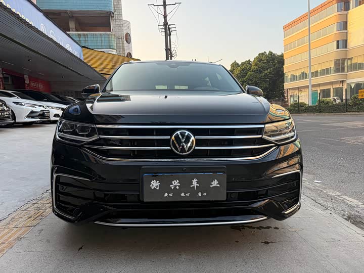Фото 2 - Volkswagen Tiguan L Pro