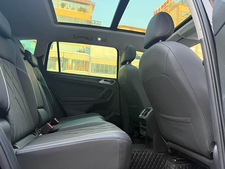 Фото 5 - Volkswagen Tiguan L Pro