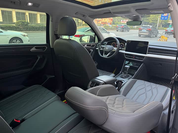 Фото 7 - Volkswagen Tiguan L Pro