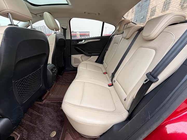 Фото 6 - Ford Focus