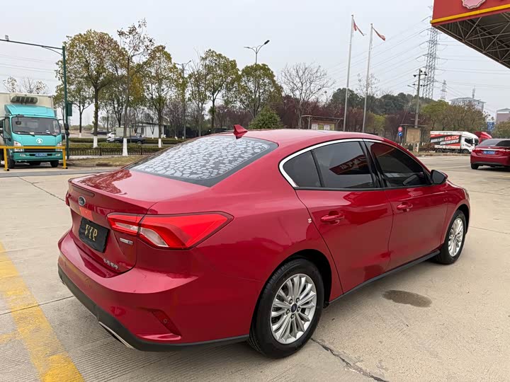 Фото 7 - Ford Focus