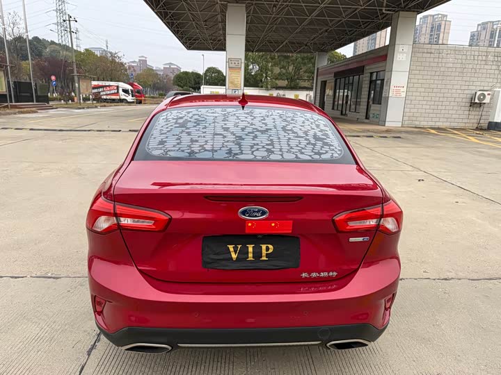 Фото 8 - Ford Focus