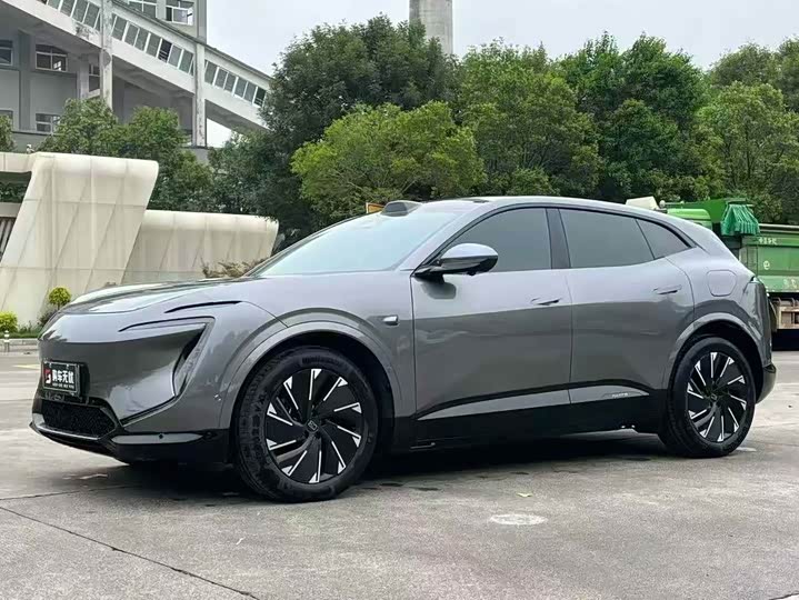 Фото 1 - Avatr 07