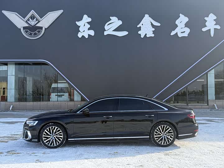 Фото 2 - Audi A8