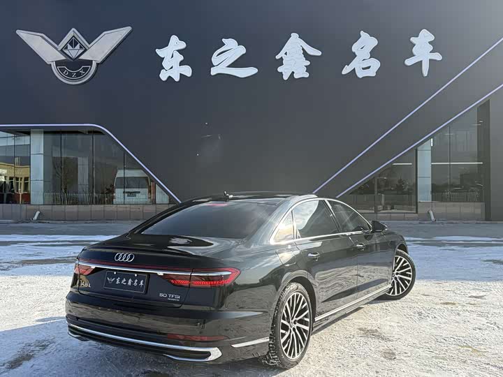 Фото 5 - Audi A8