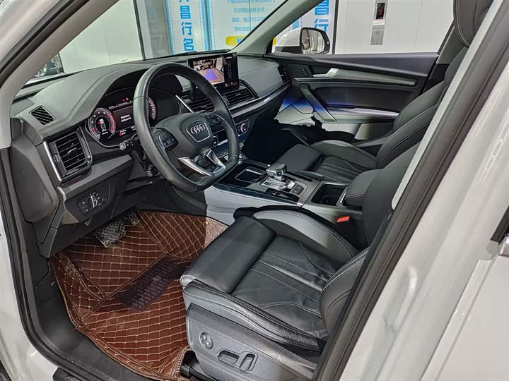 Фото 7 - Audi Q5L