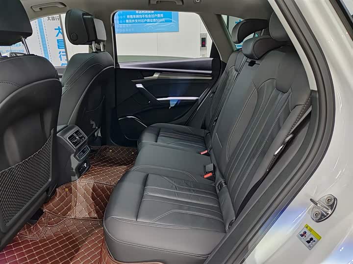 Фото 8 - Audi Q5L