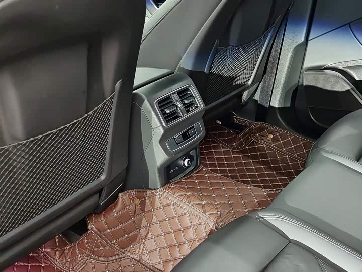 Фото 9 - Audi Q5L