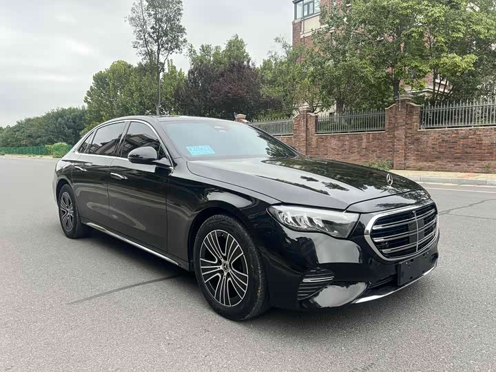 Фото 1 - Mercedes-Benz E-Class