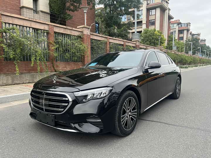 Фото 3 - Mercedes-Benz E-Class