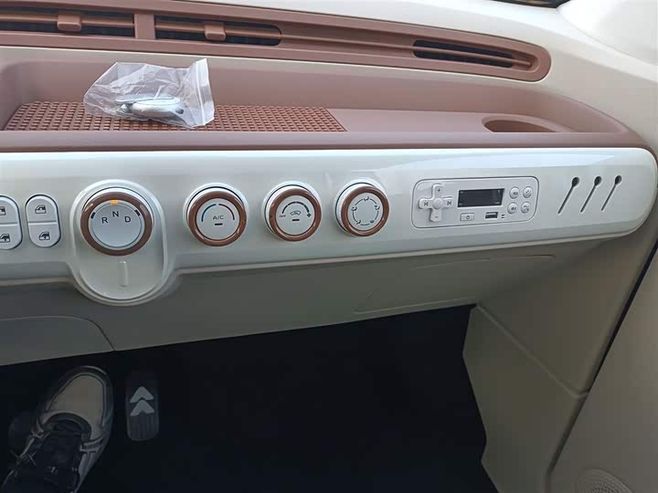 Фото 5 - Bestune Pony