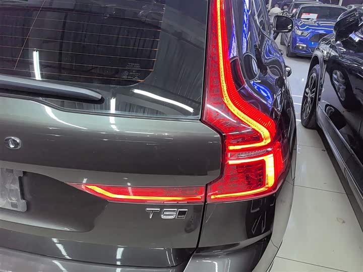 Фото 8 - Volvo XC60