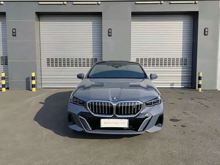 Фото 2 - BMW i5