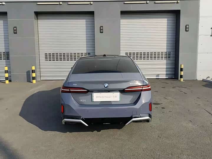 Фото 4 - BMW i5